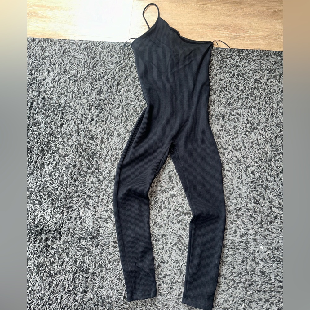 Brand new Zara jumpsuit ribbed black . Size medium